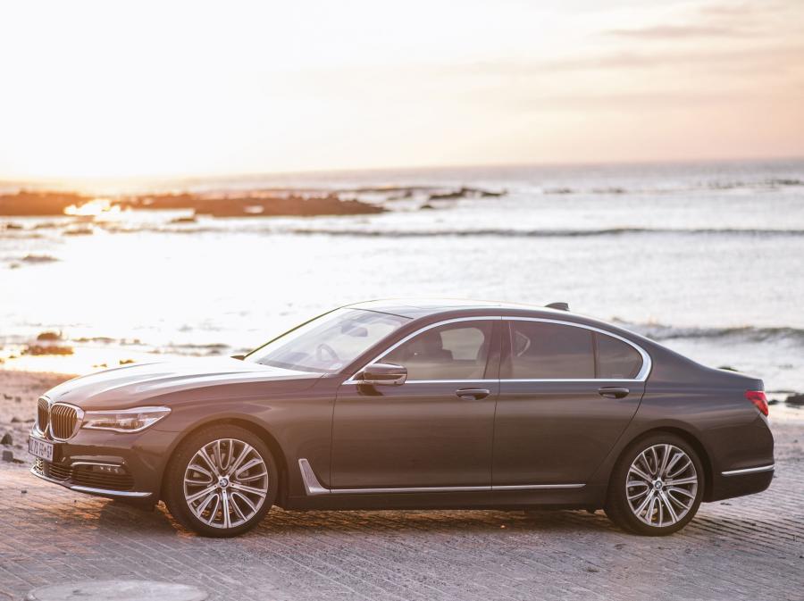  BMW 740i 2016 года  (ZA) (фото 19 из 30)